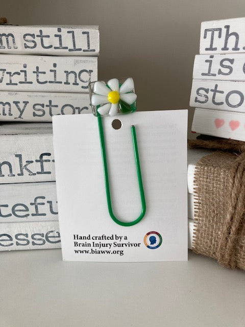 Large Paperclip Bookmark - White Daisy with Green clip